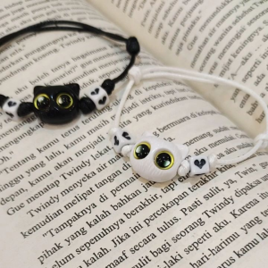 Gelang Couple Kucing Hitam dan Putih Aesthetic Tali Anti Air