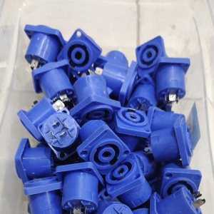 Soket Speakon Biru Tanpa Drat: Aksesoris Audio Profesional