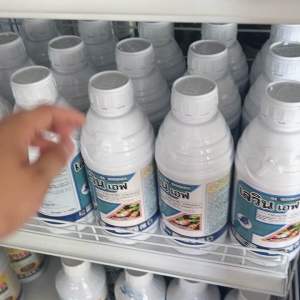 ซันวิสติน สารคาร์เบนดาซิม ขนาด 1 ลิตร 1 ขวดใช้ได้ 15 ไร่ เป็นสารดูดซึม ป้องกันโรคใบจุดสีน้ำตาล ใบขีดสีน้ำตาล โรคกาบใบแห้ง แอคแทรคโนส