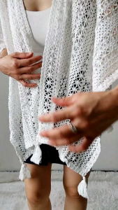 Garvinna Lace Crochet Cape (HANYA KARDIGAN) - Cardigan Renda Outfit Pantai