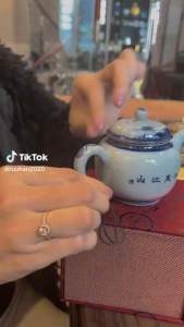 Dây giữ nắp ấm pha trà