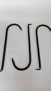 Dụng cụ kéo hoặc móc đồ vật từ xa hoặc trên cao .( Dụng Cụ Làm Vườn ).