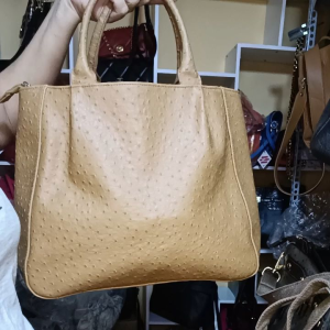 Túi xách tay nữ da đà điểu kiểu dáng đẹp sang trọng trang nhã.