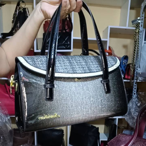 Túi đeo chéo đi làm đi chơi đều xinh và sang