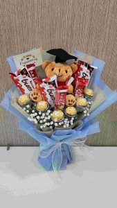 Assorted Chocolate Bouquet Kinder Bueno Kit Kat Ferrero Rocher Chocolate Ball Flower Bouquet ROM/Wedding/Engagement/Anniversary/Birthday/Graduation/NS POP/Hari Raya/Diwali/Mothers Day/Fathers Day/Valentine