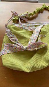 กระเป๋าลูกฟูกปรับสายได้ ลายดอกไม้ สีเขียวมะนาว🍋