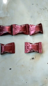1 chiếc kẹo dẻo ( nhận hàng giống video)