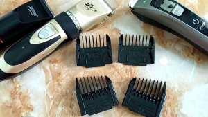 Bộ 4 cữ 1mm 2mm và 2 cữ cắt vành lỗ tai cho tông đơ cắt tóc gia đình.