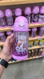 MINISO Botol Air Minum 520 mL Tempat Air Untuk Sekolah Tumbler Tempat Botol Minum Viral / Disney The Little Mermaid Collection Plastic Water Bottle with Shoulder Strap