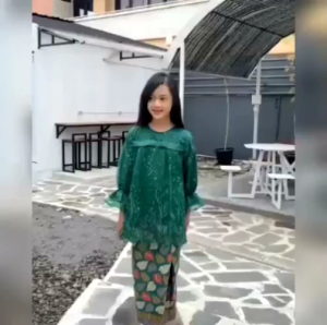 KEBAYA TILE ANAK SET DAN ROK SAVANA 8-14 TH