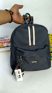 KA-KA Ransel Mini Wanita Kantong Kombinasi Lis Putih Elegan Fashion Backpack dengan Desain Unik dan Tas Kunci Lucu