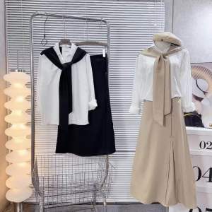 Set áo sơmi choàng khăn phối chân váy dài đính cúc