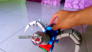 Mainan Kereta Api Baterai: Kereta Laba-Laba Choo Choo Charles