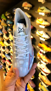 รองเท้าฟุตบอล Mizuno Alpha Made In Japan SG สีขาว  ใหม่ล่าสุด