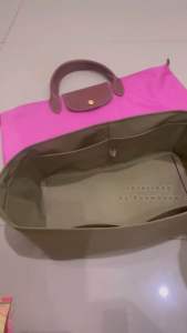 ที่จัดระเบียบกระเป๋า Longchamp ทรงเข้ารูปไม่เหลี่ยม