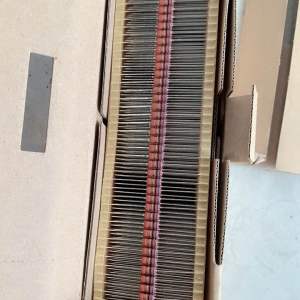 điện trở 06om/1whàng nhật xịn thanh lý công ty.