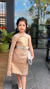 ชุดไทยเด็กประยุกต์ เซต 2 ชิ้น เสื้อสไบ+กระโปรงสไบเย็บติดกับเสื้อ ผ้าคอตตอนพิมพ์ทองทั้งชุดอย่างดี