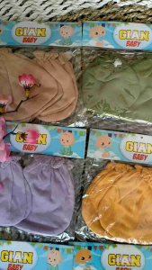Sarung Tangan & Kaos Kaki Bayi Polos: Aksesori Nyaman untuk Si Kecil