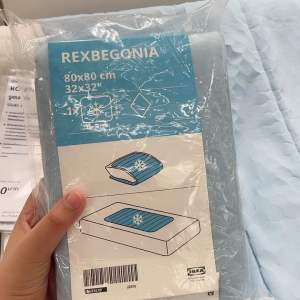 REXBEGONIA แผ่นรองนอนกักความเย็น 80x80 ซม. แผ่นรองหมอนกักความเย็น หลับสบาย อิเกีย