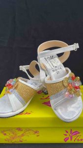 เครื่องดื่มรองเท้าส้นสูง 22-36 เด็ก รองเท้าแก้ว, รองเท้ารำ รองเท้ากากเพชร ด้วยความสวยใส ให้ดูดีขึ้น