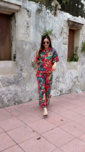 เนื้อผ้าเกรด คุณภาพ ปริ้นลายสวยเก๋ โดดเด่น  เนื้อผ้า นิ่มใส่สบาย แยกใส่ได้   “”เสื้อ ดีเทลเป็นเสื้อคอจีน แต่งกระดุมหน้า แขนสั้น กุ้นขอบแขน เพิ่มความเก๋ น่ารัก  เป็นทรงลุคสบายๆ แต่เก๋ ๆ ดูดี ใส่ สบาย   “”กางเกง เป็นทรงขากระบอก ขายาว มีกระเป๋าข้าง ทรงสวยเก๋