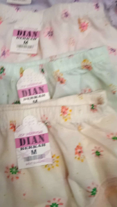 Celana Dalam Wanita Katun Adem Bunga Bunga