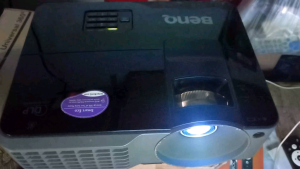 Máy chiếu benq mw516 HD FULLHD mới 93% giá rẻ chính hãng