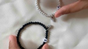 Bracelet Dengan Cincin Cinta Magnetik: Desain Romantis Untuk Pasangan