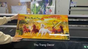 Đồng Hồ Tráng Gương "MÃ ĐÁO THÀNH CÔNG" In UV 5D Cao Cấp - Đồng Hồ Treo Tường Phong Cách Hiện Đại