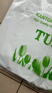 Kantong Kresek Plastik Tulip Ukuran 50 Warna Merah Putih dan Hitam Kantong Plastik Serbaguna
