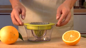 Alat Peras Juicer Manual 4 In 1: Multifungsi Citrus Orange & Parutan Telor Jeruk Nipis