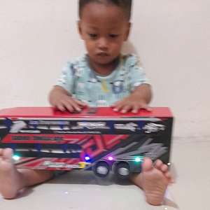 Bus miniatur sudirotunggljaya merah