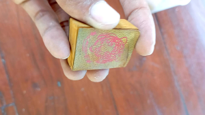 Andarun kitab kecil tinta merah