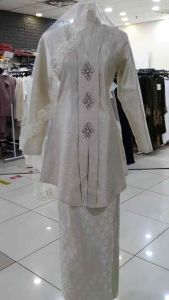 BAJU KEBAYA SONGKET CREAM | KEBAYA MODEN CREAM | BAJU NIKAH SONGKET CREAM | SET NIKAH SEDONDON KEBAYA DAN BAJU MELAYU WARNA CREAM | SONGKET PENGANTIN TEMA CREAM | BAJU PENGAPIT PENGANTIN WARNA CREAM KRIM | VEIL TUDUNG NIKAH SANDING PENGANTIN CREAM KRIM - Lazada