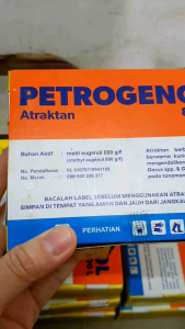Obat lalat buah PETROGENOL ATRAKTAN 800L 1 botol kecil uk 5ml