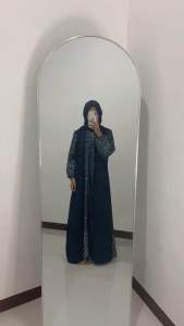 Zahyra Set Hijab Silk Mix Ceruty: Gamis Motif Terbaru & Warna Burgundy