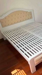 GIƯỜNG SẮT HỘP 5X10 ĐẦU NỆM KHUNG GIƯỜNG TRẮNG – MẪU 555