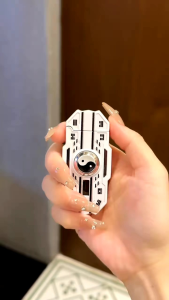 HỘP QUẸT BẬT LỬA GA KHÒ 2IN1 CON QUAY KÈM ĐÈN LED NHẤP NHÁY MỚI LẠ