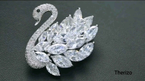 Therizo Jewellery Swan Brooch / Pin embellished with Premium Crystals from Austria Kerongsang Angsa Perempuan Ready Stock