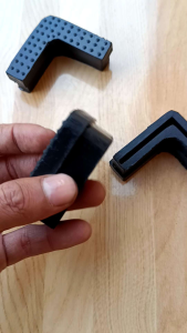 (100pcs) Karet Kaki Siku 5x5 Karet Tutup Kaki Meja Kursi Rak Besi Siku