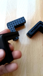 (100pcs) Karet Kaki Siku 4x4 Karet Tutup Kaki Meja Kursi Rak Besi Siku