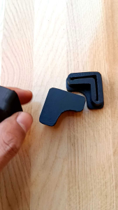 (100pcs) Karet Kaki Siku 25x25 Karet Tutup Kaki Meja Kursi Rak Besi Siku