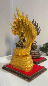 พระจักรพรรดินาคปรก เนื้อเเร่เหล็กน้ำพี้ ฐาน6นิ้วสูง13นิ้ว เเถมฟรีฐานรอง