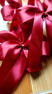 โบว์ติดกระเช้า โบว์สำเร็จรูป (แพ็ค 2 ชิ้น) ราคาถูก ทำมือทุกชิ้น (ราคา 2 ชิ้น)