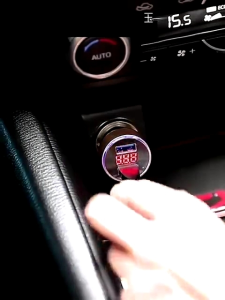 Charger Mobil Dual Ports 3.1A 12V-24V Output Charging Led Display