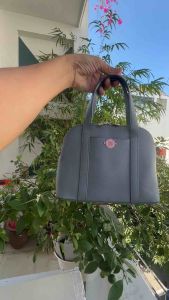 Túi 2hand xách tay phom hến rất xinh nhà Phu Là aut của Ý - T473