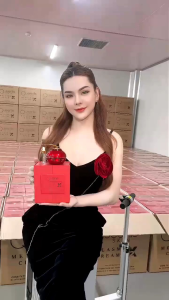 Kem Huyết nám bóc tách x2 Queenie Skin 50G Với nguyên liệu công nghệ nhập khẩu từ Nhật bản #huyết_nám_bóc_tách_x2: Hỗ trợ làm mờ thâm mờ đốm nâu tàn nhang đồi môi giúp da đều màu. (mỹ phẩm Queenie Skin chính hãng)