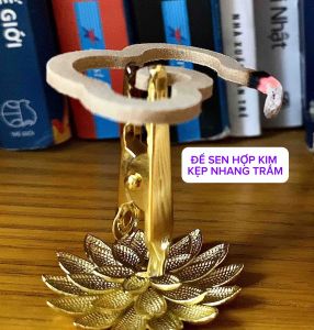 ĐẾ KẸP HOA SEN HỢP KIM DÙNG CHO NHANG TRẦM VÂN MÂY-NHANG KHÔNG TĂM- NHANG KHOANH- BỀN ĐẸP DỄ SỬ DỤNG