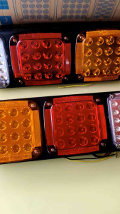 Đèn hậu 3 ngăn to 24v đèn lái sau xe tải led mã 2002 hang  Silidu