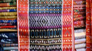 Ulos Hande Hende Tenun Tarutung: Produk Seni Tradisional Indonesia